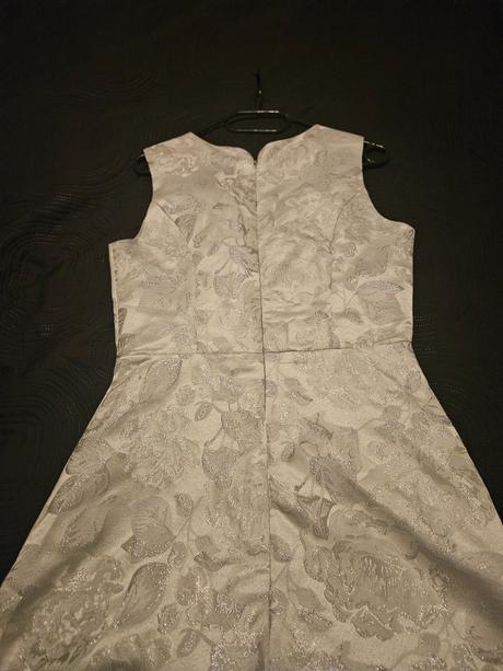 Spoločenské šaty strieborné, s