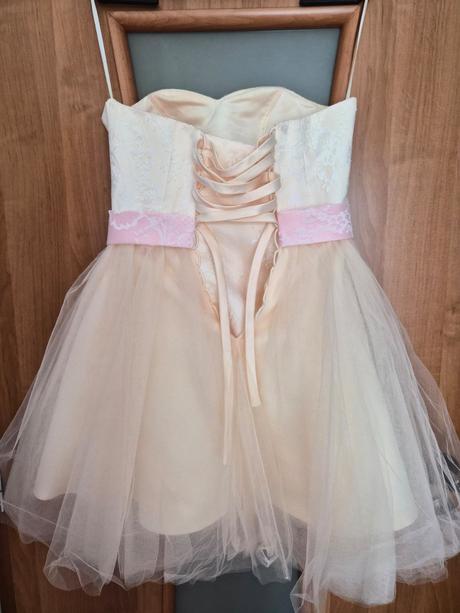 Krátke spoločenské šaty, 