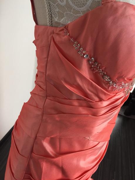 Spoločenské šaty, m