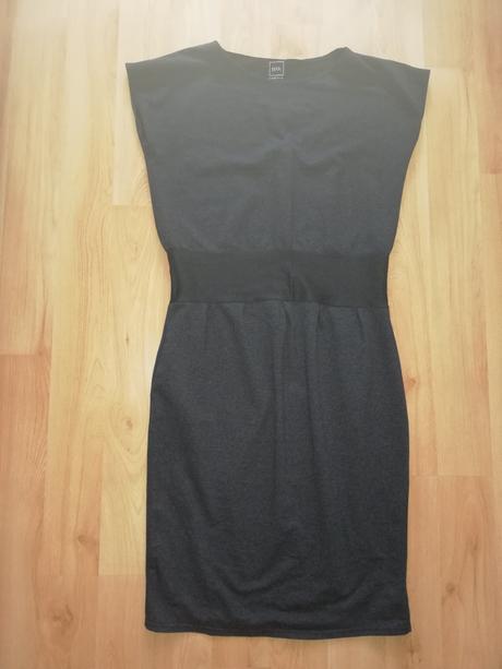 Úpletové šaty, 40