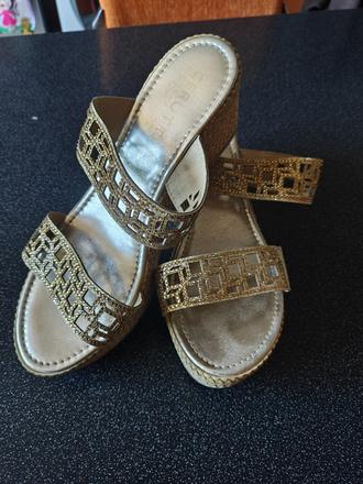 Šľapky na platforme, 39