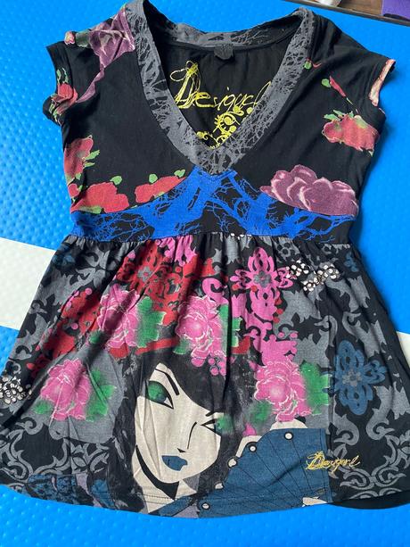 Desigual tričko s krátkym rukávom a výstrihom, desigual,s
