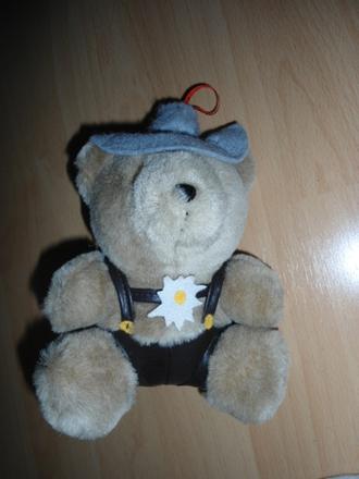 Plysovy macko v klobuku, 