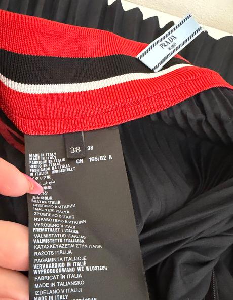 Prada luxusná plisovaná sukňa s ikonickým pásom, prada,38