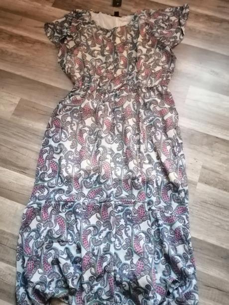 Mám na predaj šaty, 42