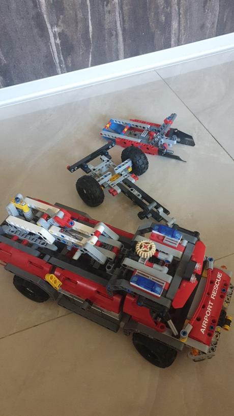 Skladačka - letiskové požiarne auto, 