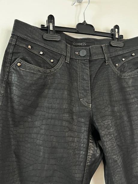 Koženkové nohavice s jemným vzorom, 36