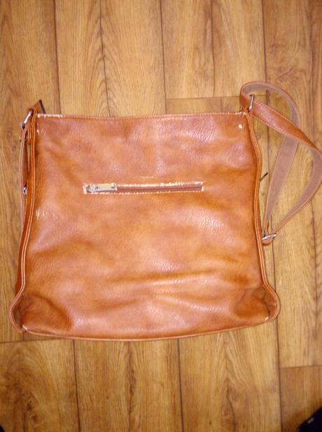 Hnedooranžova kabelka prakticka vacsia dobry stav,
