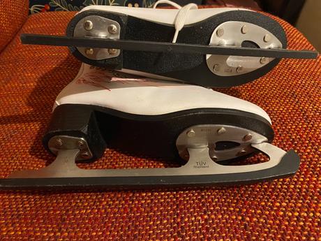 Dievčenské korčule, 36