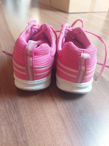 Tenisky, kangaroos,37