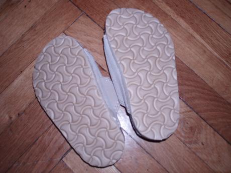 Detské šlapky nenosené, 24