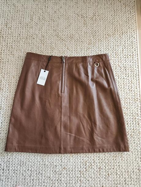 Kožená sukňa, 42