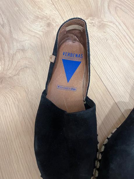 Čierne esparadilky verbenas, 36
