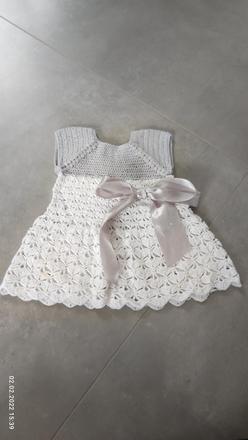 Háčkované šaty, 74