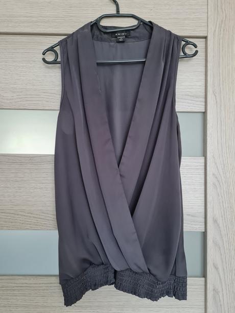 Top s hlbokým vystrihom, amisu,38