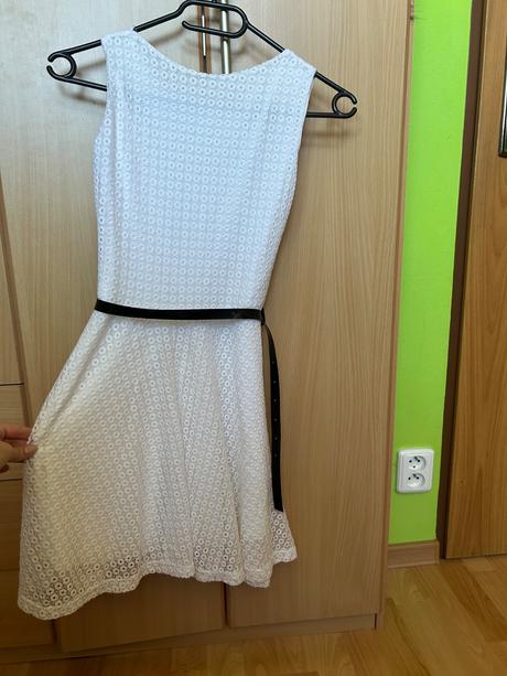 Čipkované šaty, 134