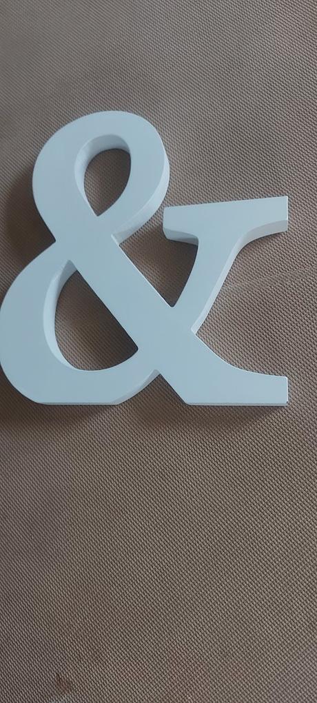 Drevený znak & - and - a,