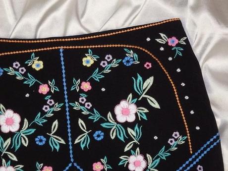 Kvalitná výšivaná sukňa, h&m,34