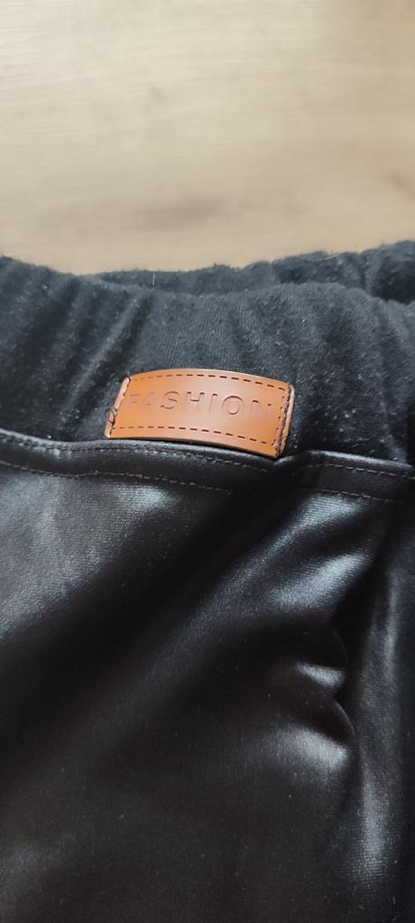 Zateplené legíny s koženým vzhľadom, m