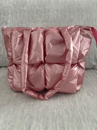 Velká ružová kabelka, 