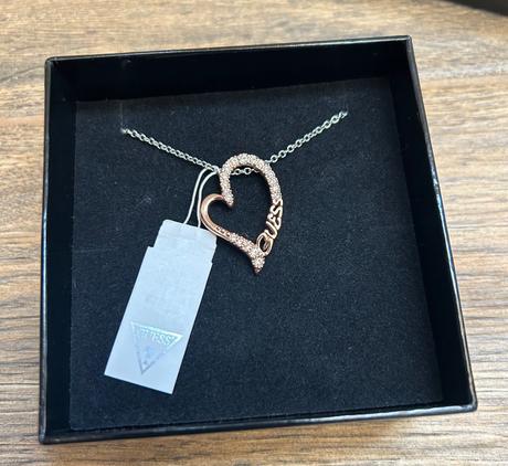 Guess náhrdelník, guess