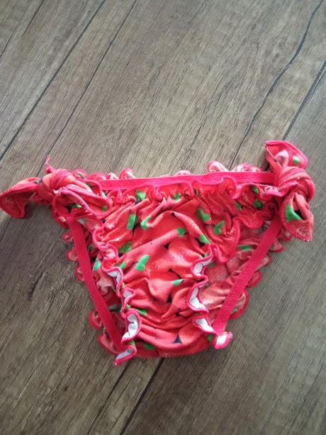 Jahôdkové plavky, 68