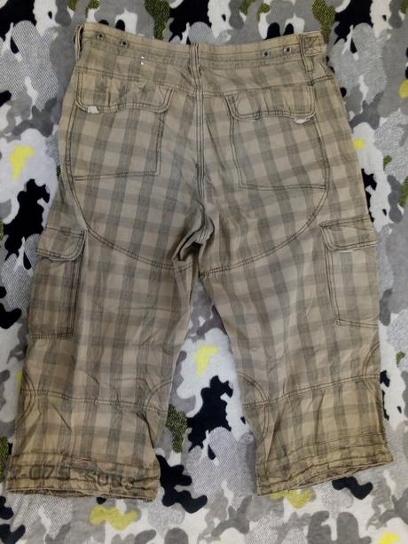 Trištvrťové nohavice, 32