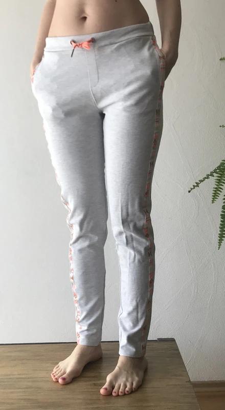 Štýlové tepláky s ozdobným lampasom zn.garcia, s