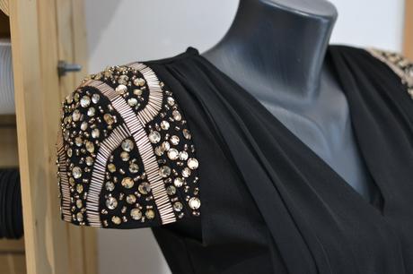 Čierne šaty s ozdobnými rukávmi m, m