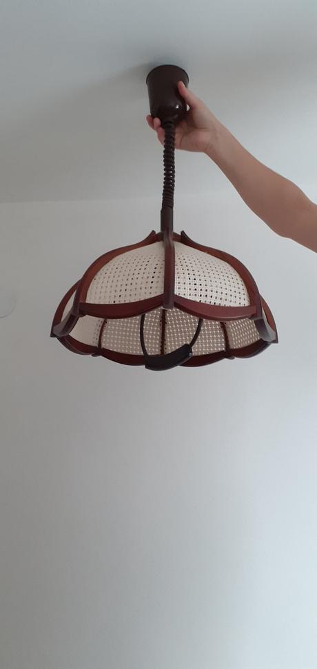 Luster natahujúci dreveny ratanovy, 