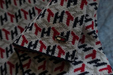 Tommy hilfiger original kvalitne monogram saty l, tommy hilfiger,l