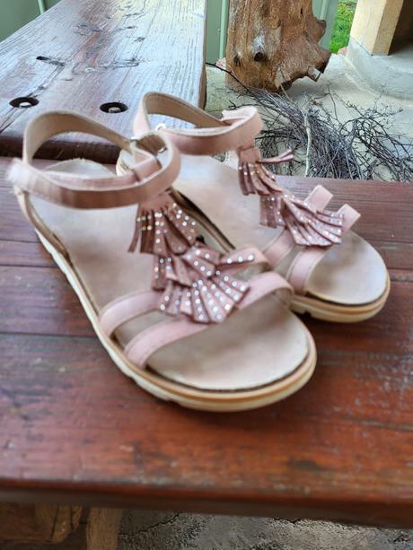 Sandalky  + doporučené poštovné, 32