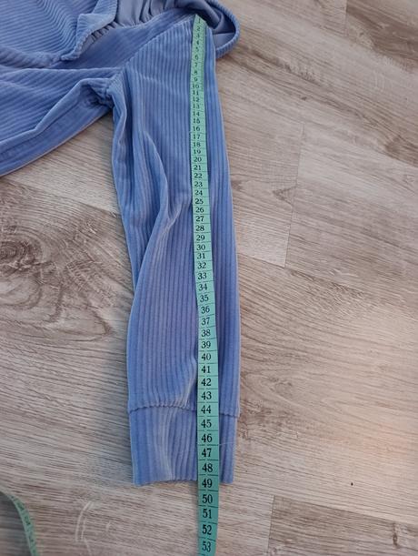 Zamatová mikina, 134