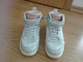 Prechodné tenisky, 26