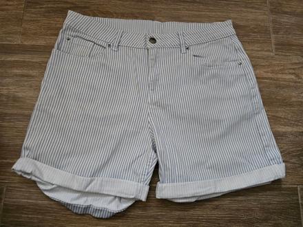 Šortky č.40, 40
