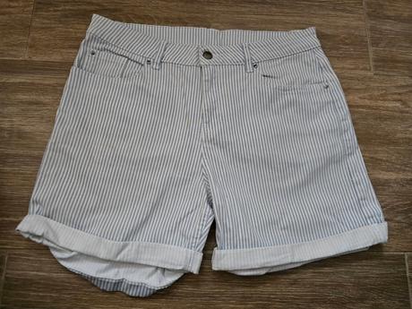 Šortky č.40, 40