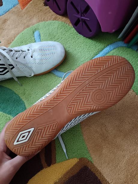 Halovky, umbro,40