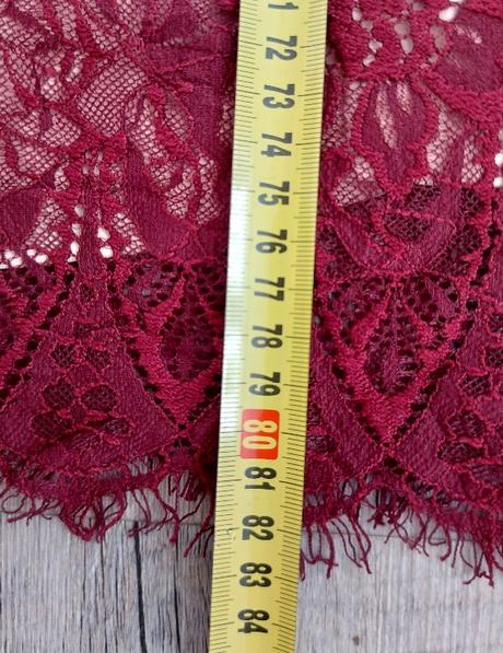 Bordové čipkované šaty, s