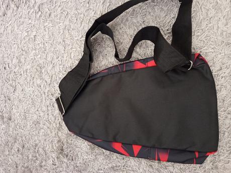 Červeno čierna cross body taška, 