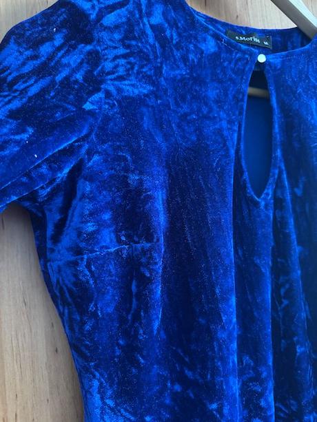 Tmavomodré velurové šaty, m