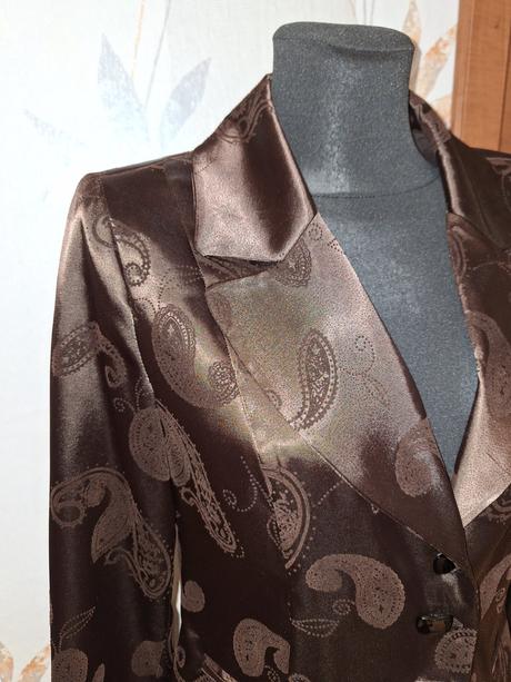 Saténový kostým 40, 40