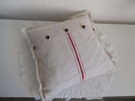 Vankúše menšie , vačšie, podlhovasté,, 