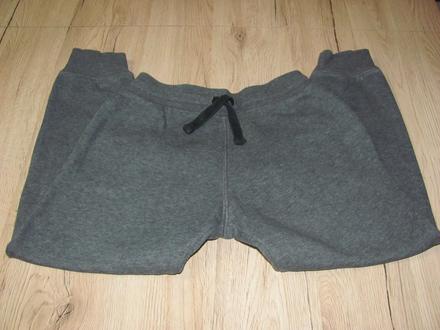Tmavošedé tepláky, h&m,122