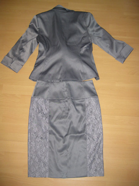 Kostym strieborno -šedý - použitý 1x, 38