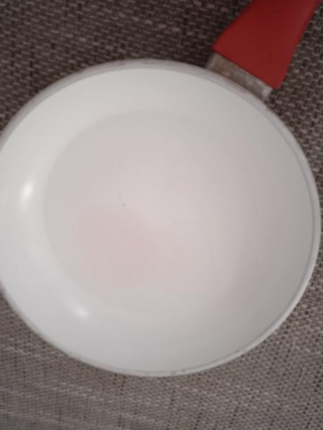 Panvica pouzivana, poškriabaná, 