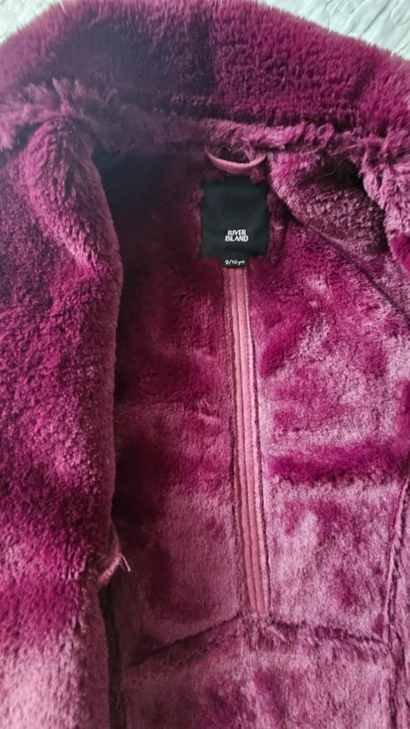 Teplá bunda, river island,134
