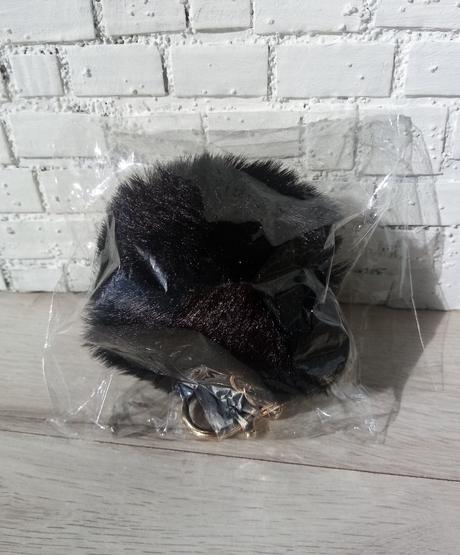 Kľúčenka - čierny brmbolec na kabelku či kľúče,