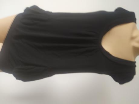 629 tricko pekne nekrcive  ma.vrecka, fornarina,m