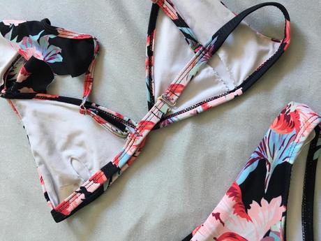 Kvetované bikini s volánmi, 34