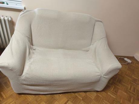 Roztahovacia sedačka s priestorom na spanie, 